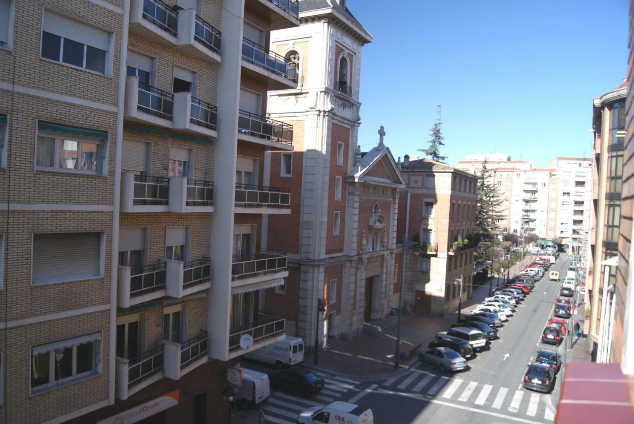 Calfred Junto A Parque Gallarza Logrono Exterior photo